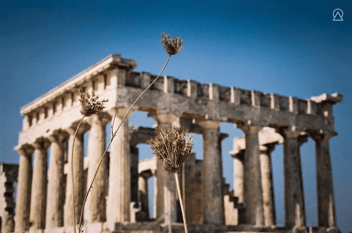 Explorando a Arqueologia do Sagrado: Símbolos e Monumentos