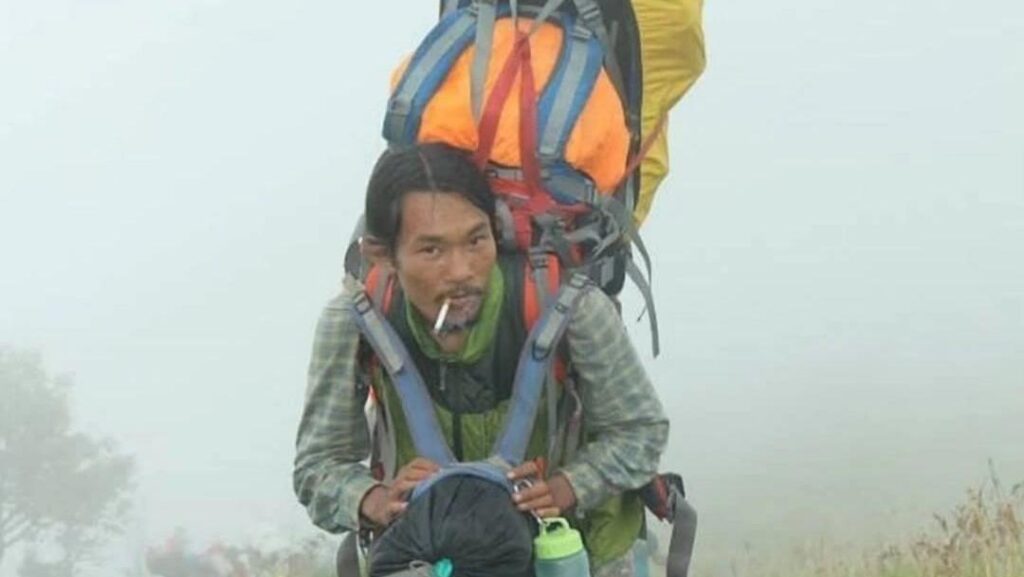 O alpinista voluntário que virou herói 3 Agam Rinjani ajudou nas buscas por Juliana Marins na Indonésia