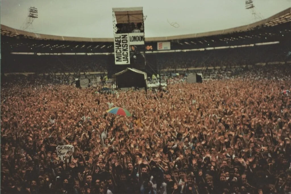 Michael Jackson lotando show