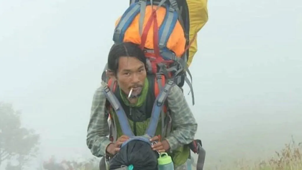 O alpinista voluntário que virou herói 3 Agam Rinjani ajudou nas buscas por Juliana Marins na Indonésia
